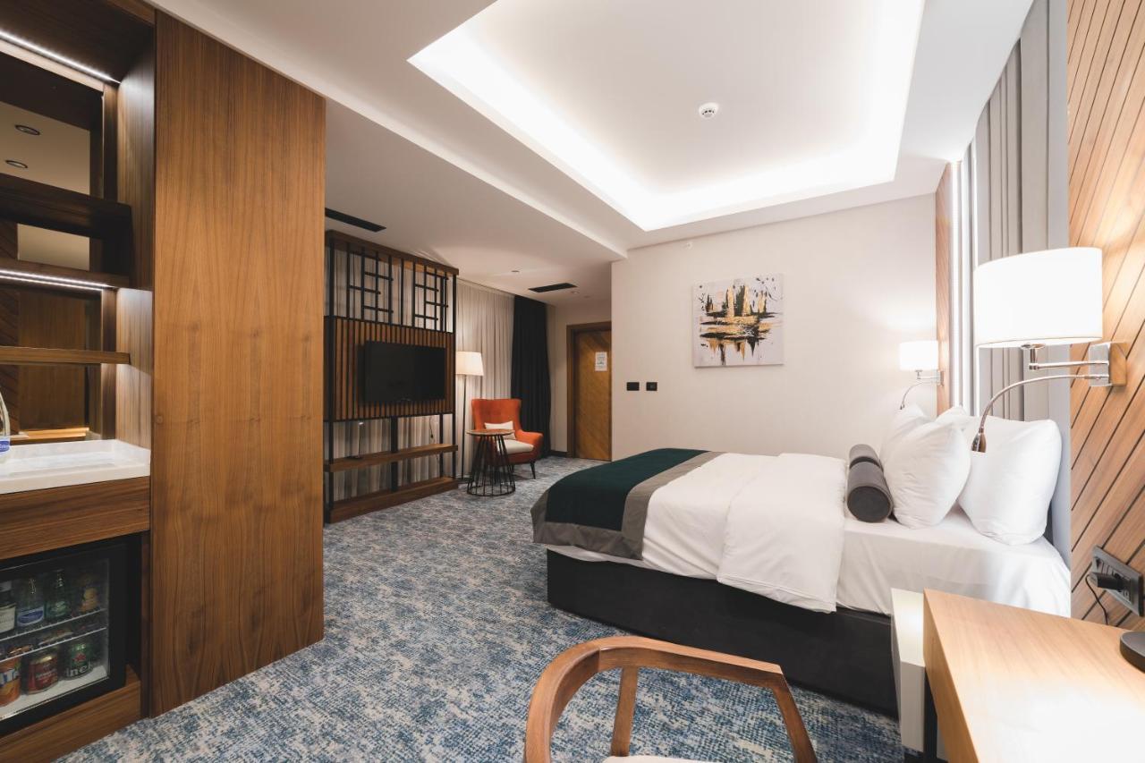 Bristol Hotel Podgorica Esterno foto