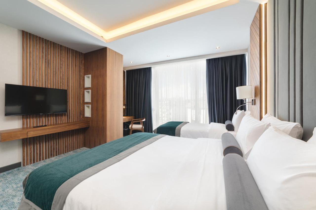Bristol Hotel Podgorica Esterno foto