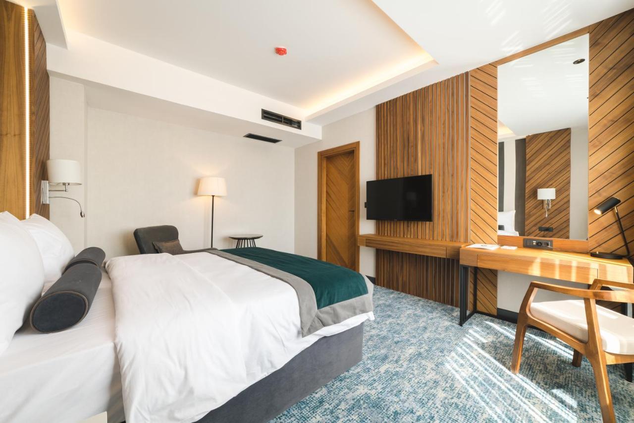 Bristol Hotel Podgorica Esterno foto
