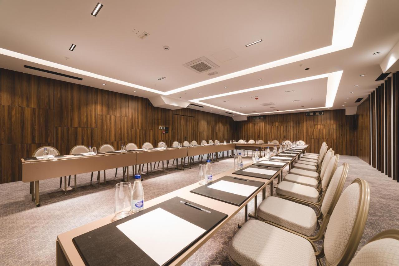 Bristol Hotel Podgorica Esterno foto