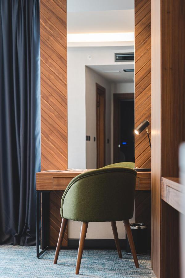 Bristol Hotel Podgorica Esterno foto