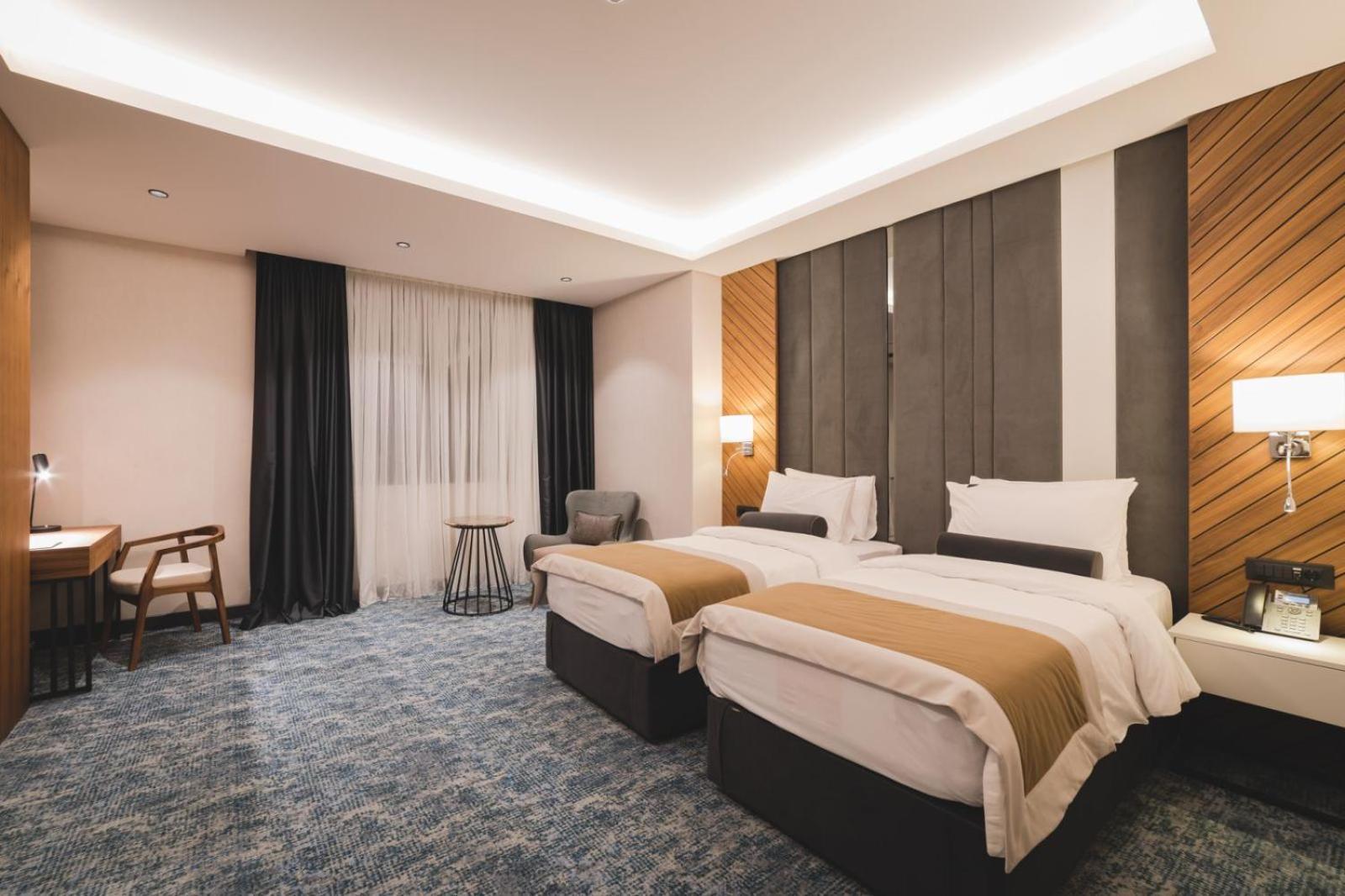 Bristol Hotel Podgorica Esterno foto